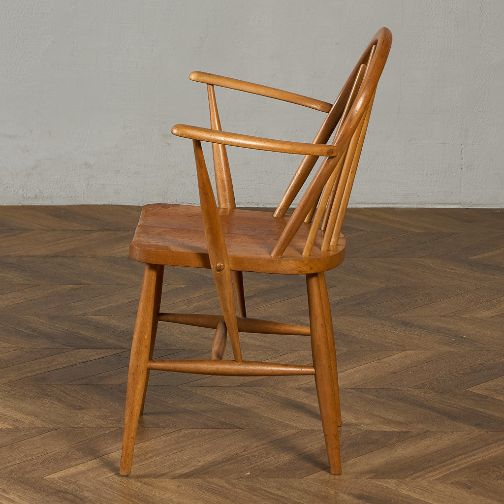 フープバックアームチェア