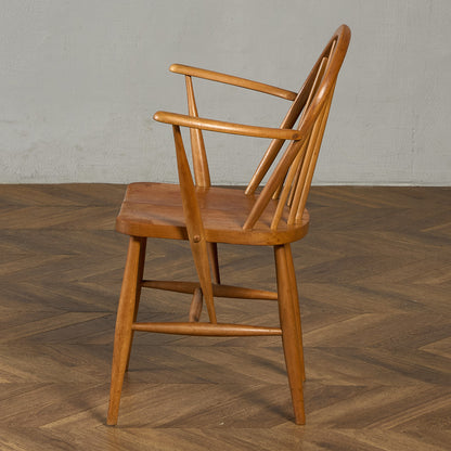 フープバックアームチェア