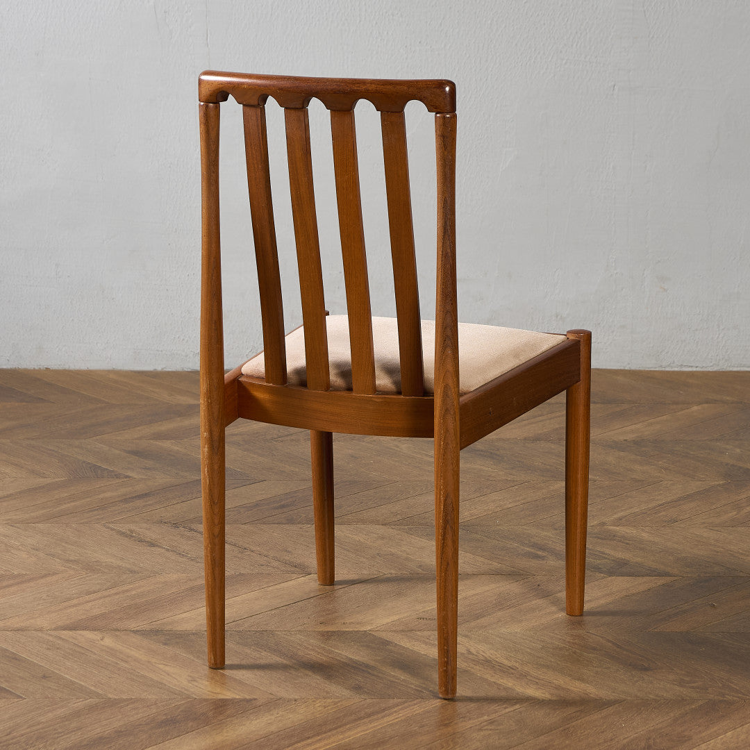 スラットバックチェア