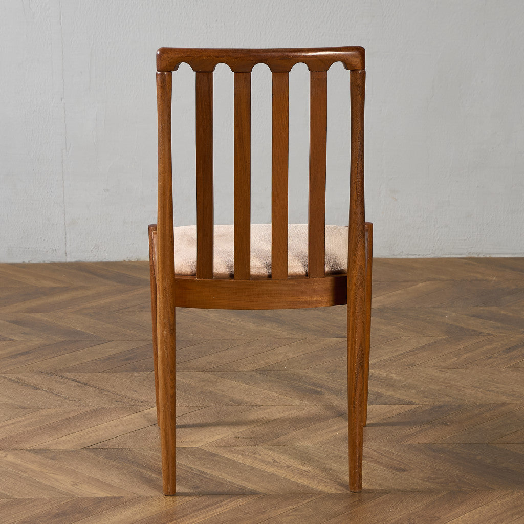 スラットバックチェア