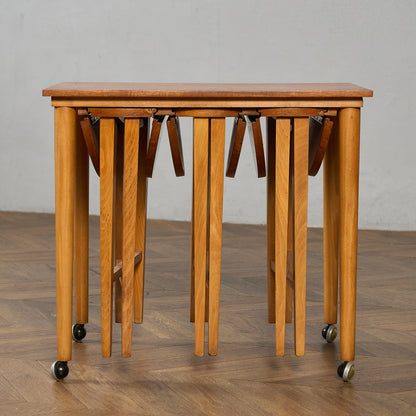 Novy Domov社 Poul Hundevad ネストテーブル