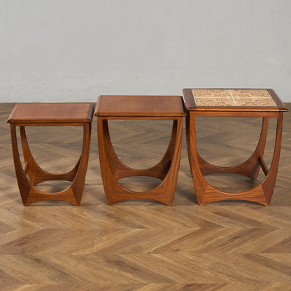 Astro タイルトップ ネストテーブル