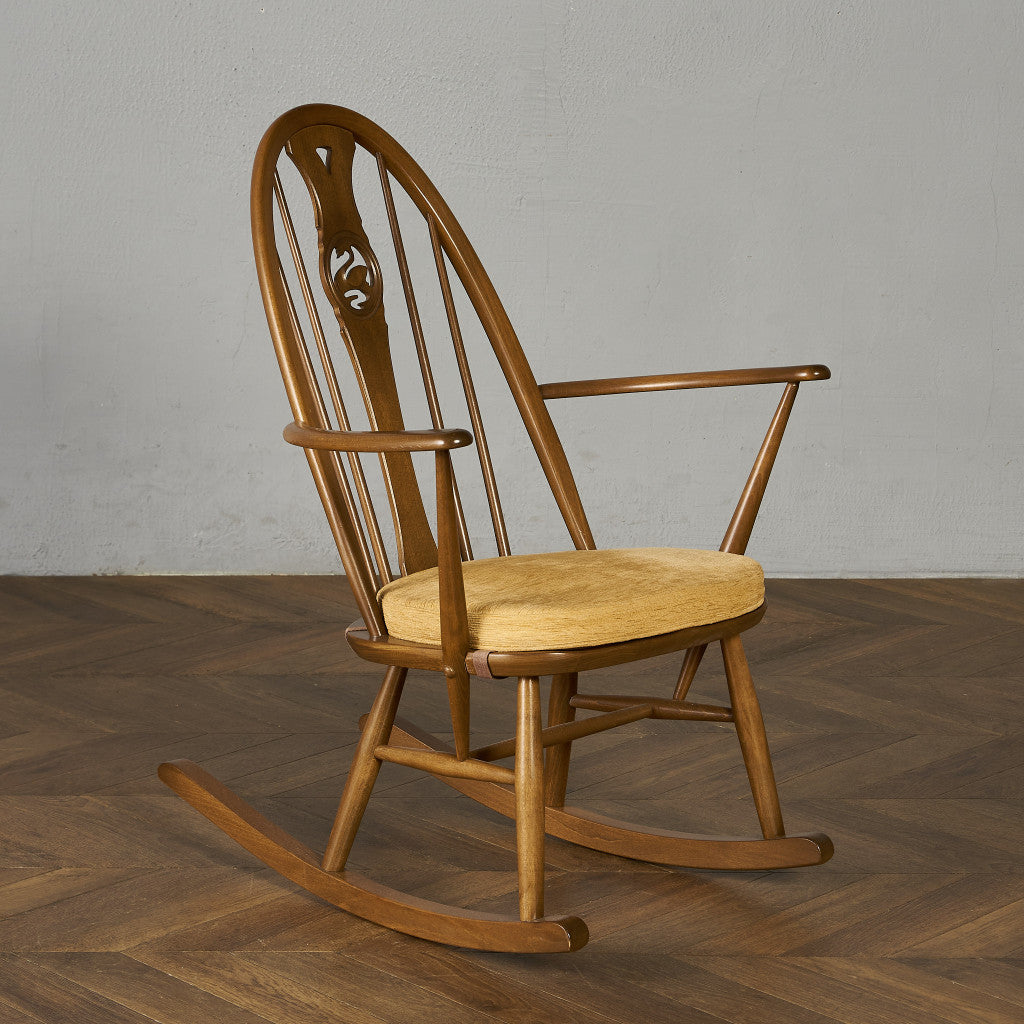 ヴィンテージ スワンバック ロッキングチェア ラウンド型メタルラベル