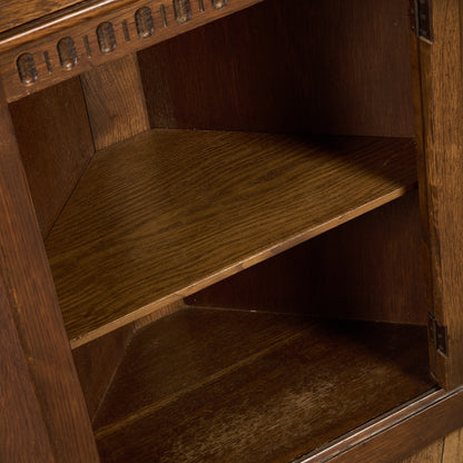 英国 クラシック オーク コーナーキャビネット