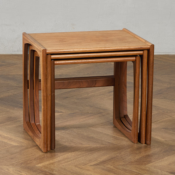 G-PLAN Quadrille NestTable – camori ヴィンテージ家具・北欧 G-PLAN Quadrille NestTable – camori ヴィンテージ家具・北欧