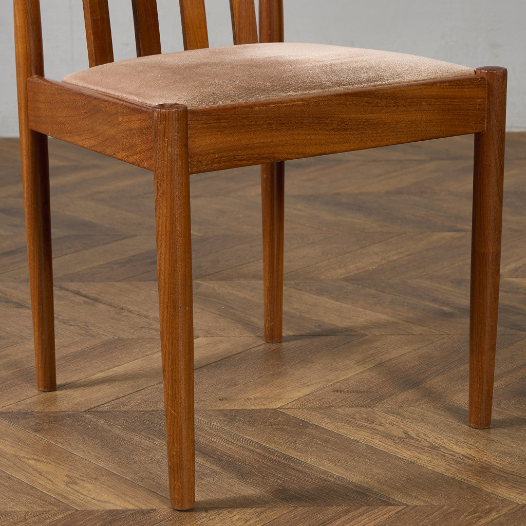 スラットバックチェア