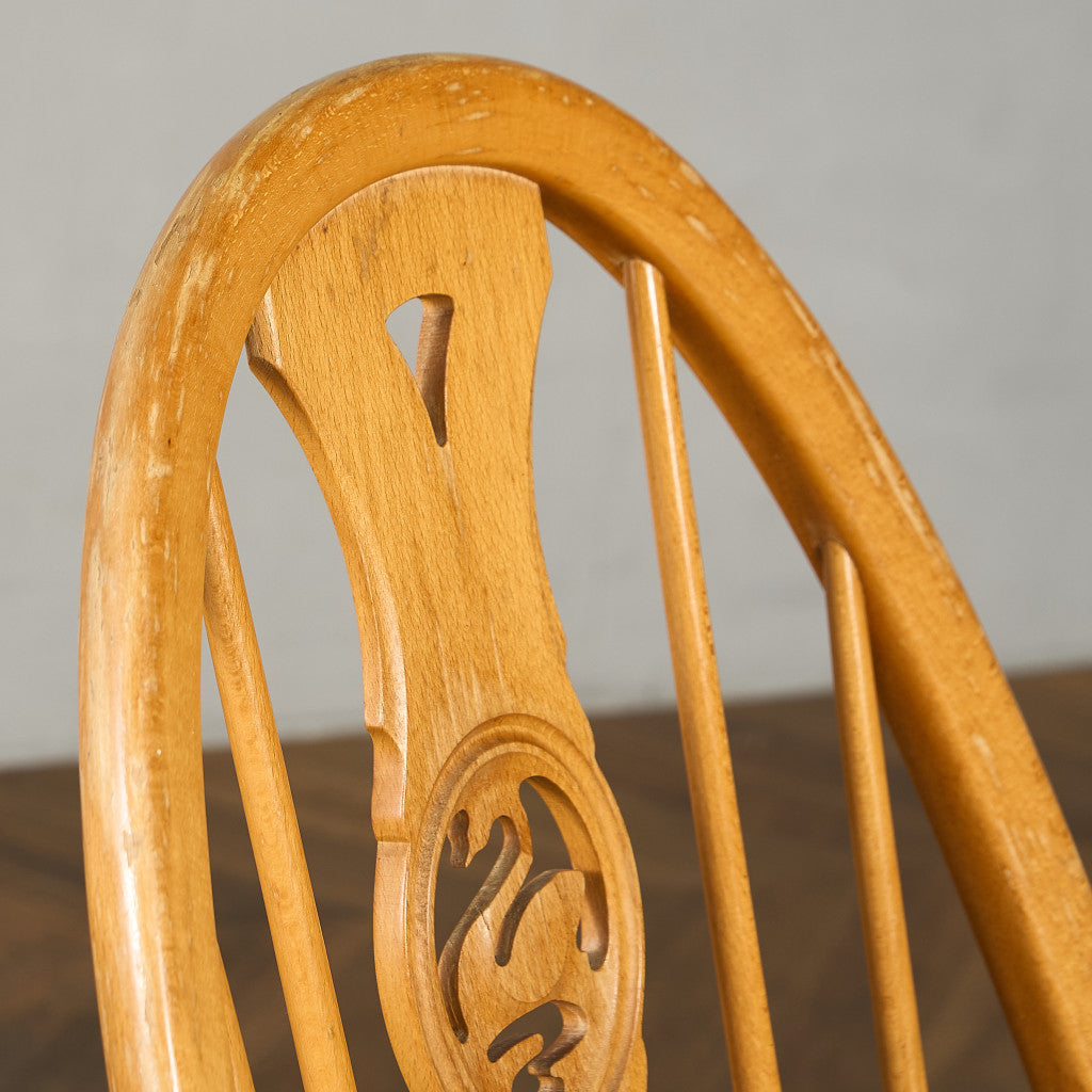 スワンバックチェア