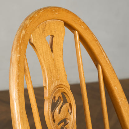 スワンバックチェア