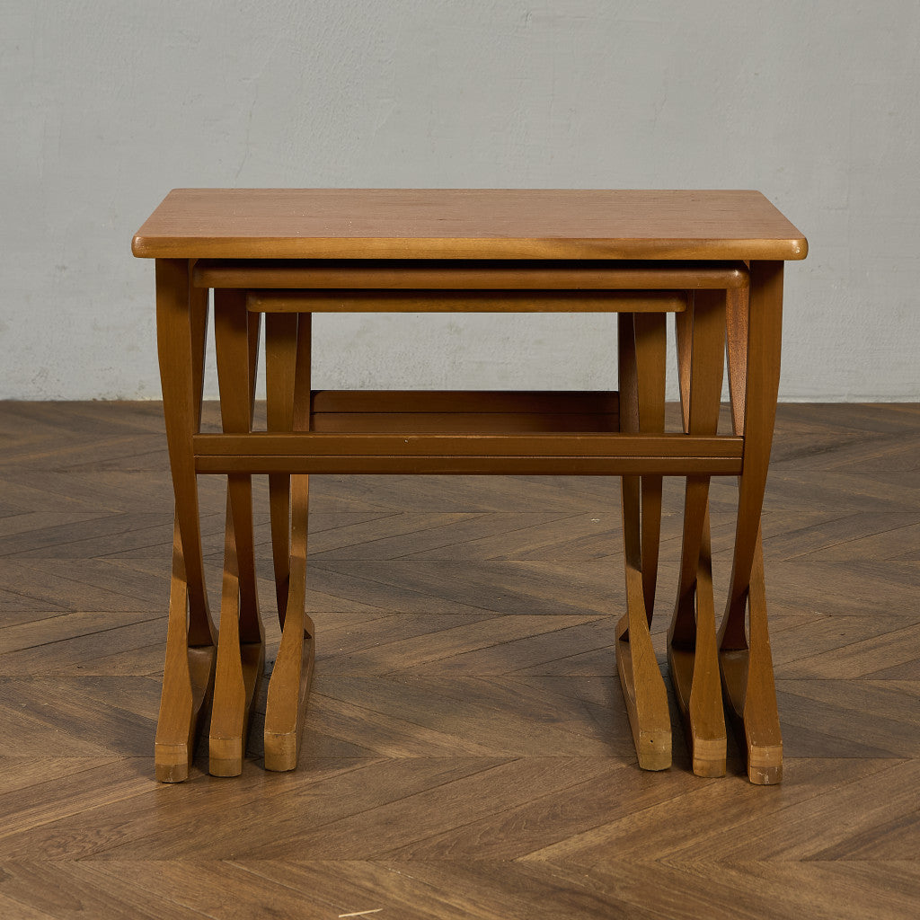 ネストテーブル