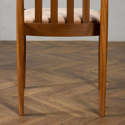 スラットバックチェア