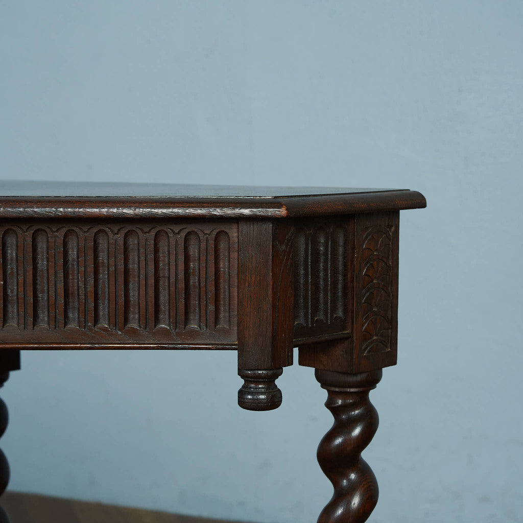 British classic corner table #84653