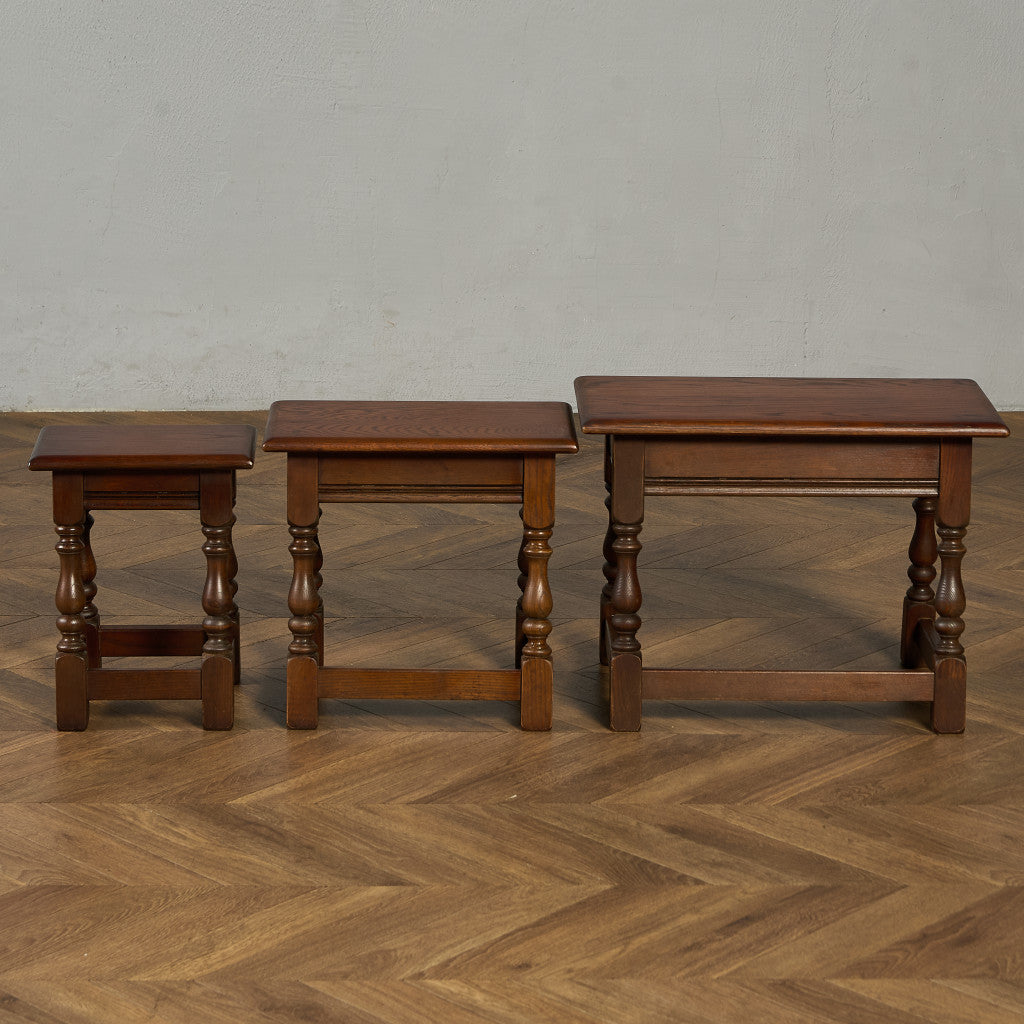 ネストテーブル