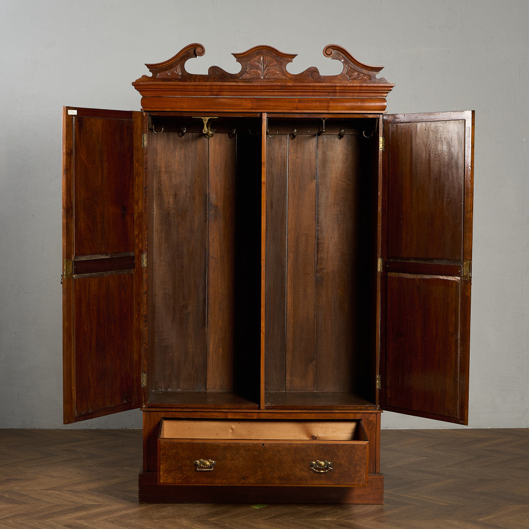 英国 アンティーク ワードローブ