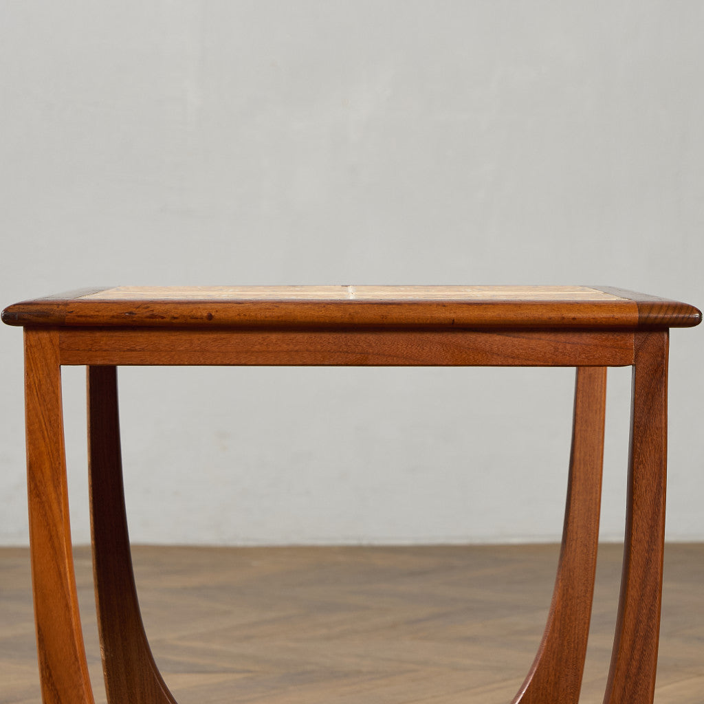 Astro タイルトップ ネストテーブル