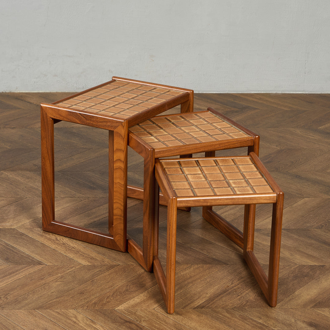 英国 ヴィンテージ タイルトップ ネストテーブル #91883