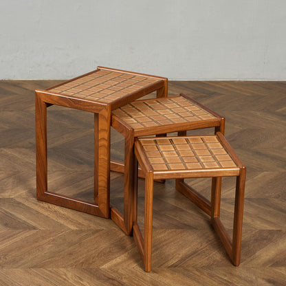 英国 ヴィンテージ タイルトップ ネストテーブル #91883