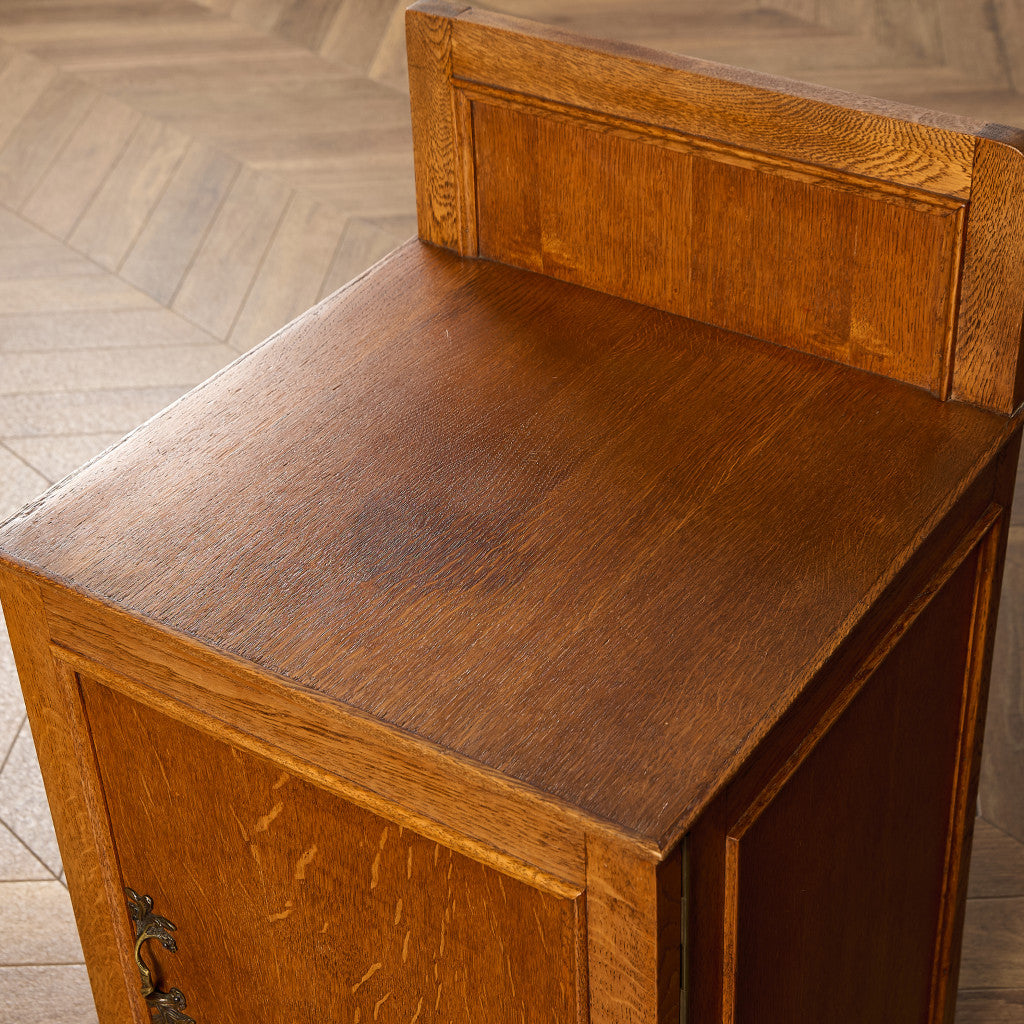 英国 クラシック ベッドサイド キャビネット