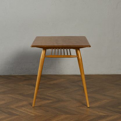 ブレックファストテーブル