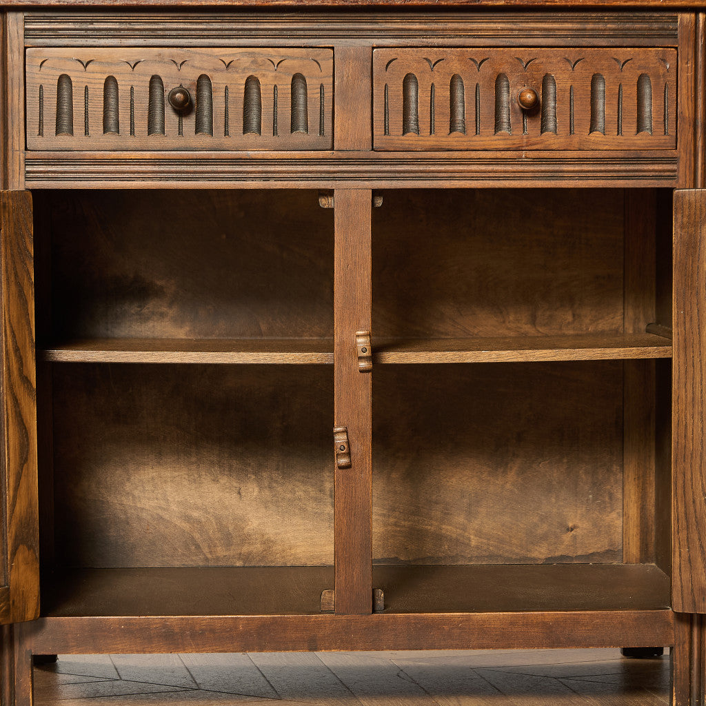 ウェルシュドレッサー 食器棚