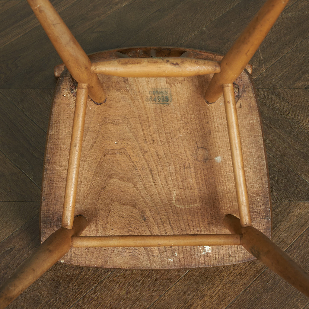 スティックバックチェア