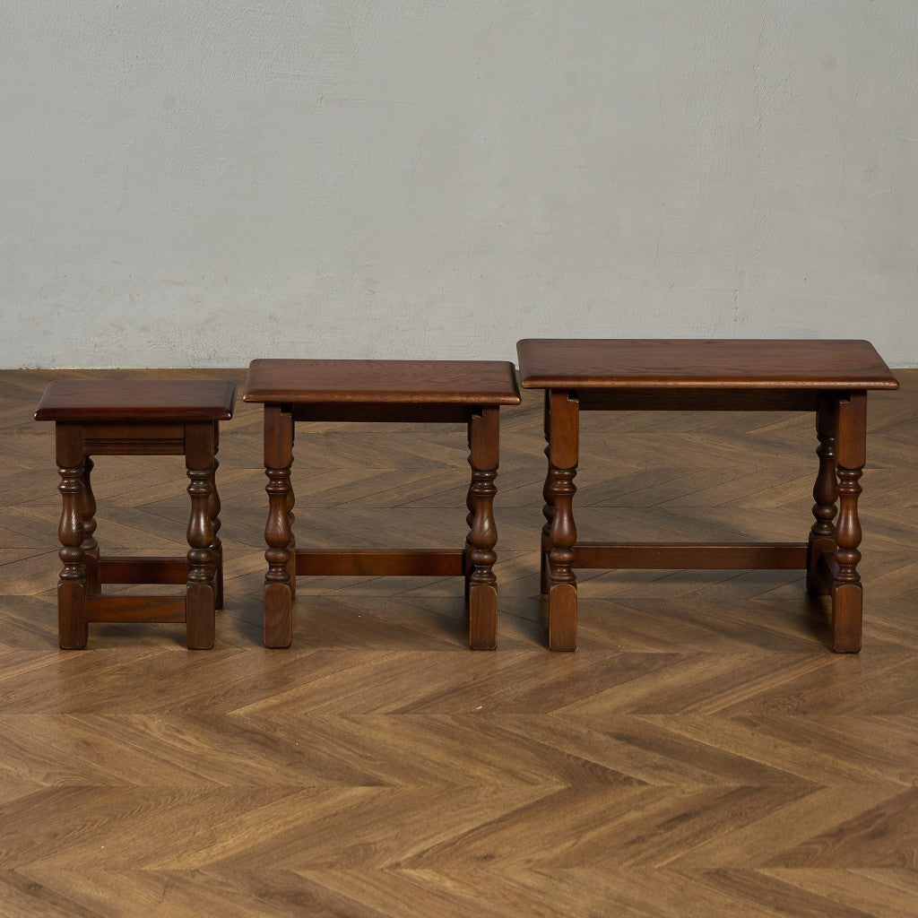 ネストテーブル