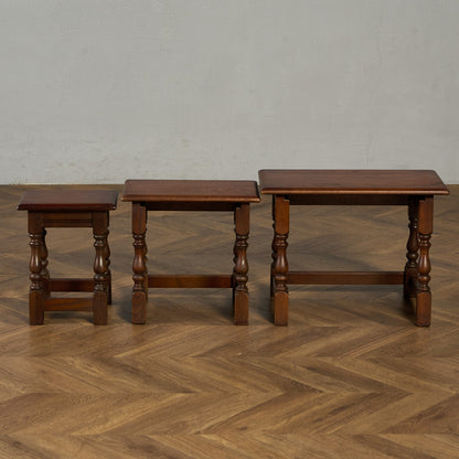 ネストテーブル