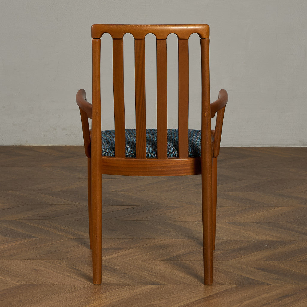 スラットバック アームチェア 座面張替え済み (LUUM) #97109 – camori