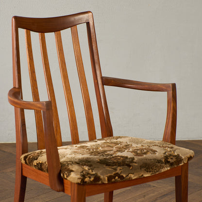 スラットバックチェア