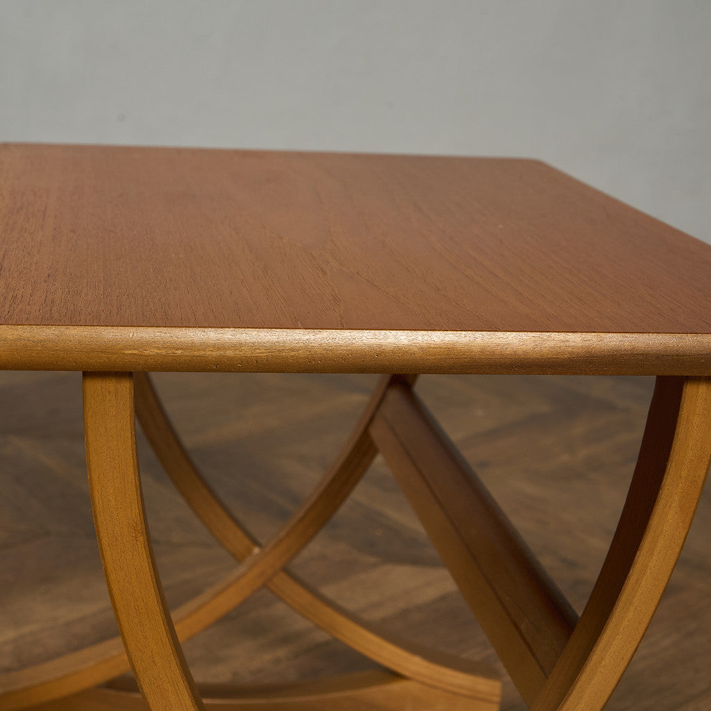 ネストテーブル