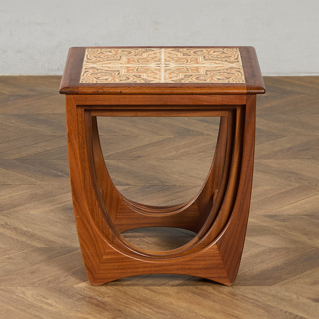 Astro タイルトップ ネストテーブル