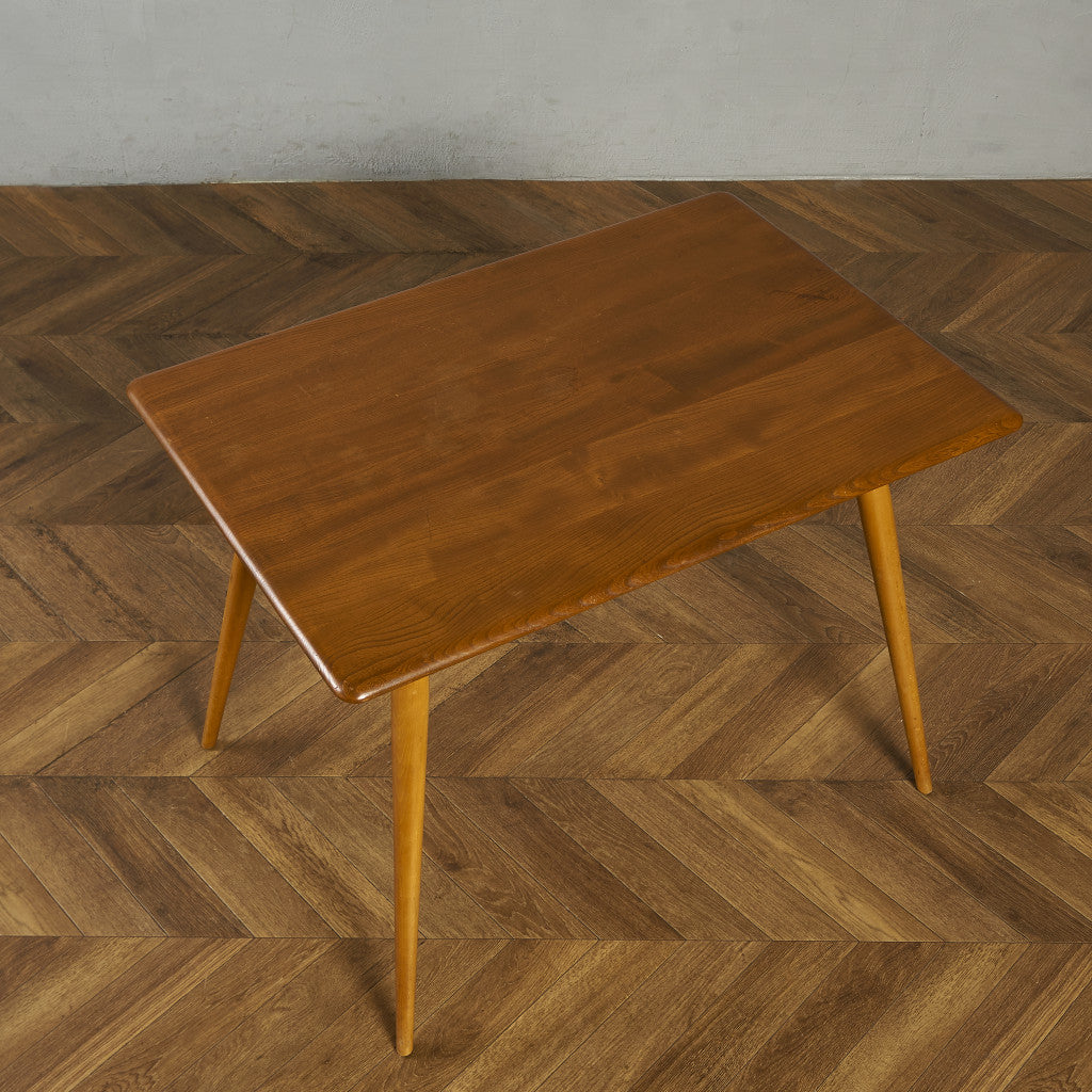 ブレックファストテーブル