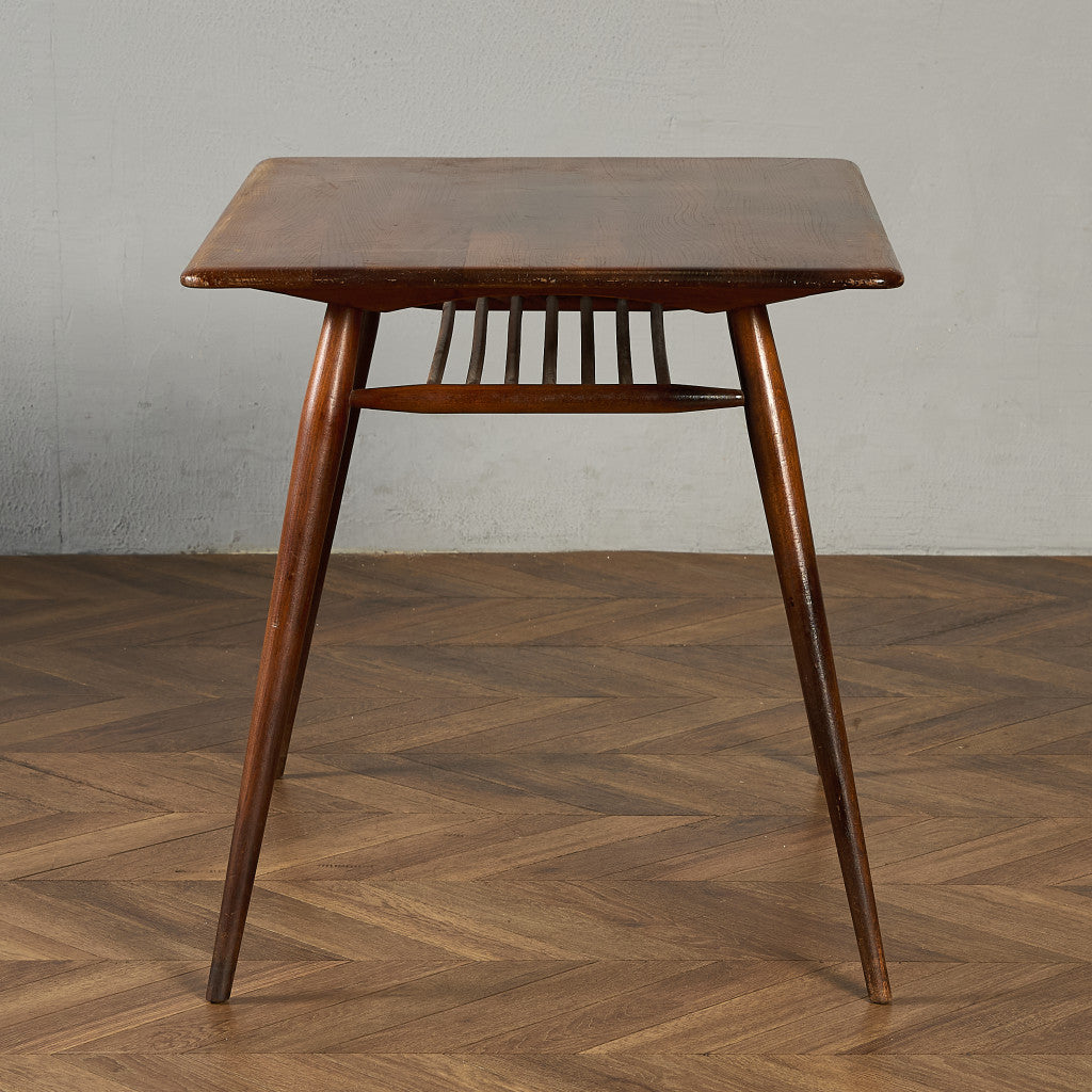 ブレックファストテーブル