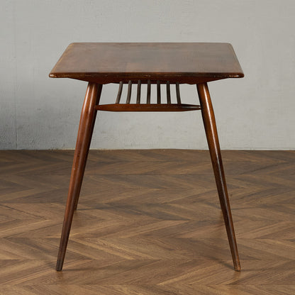 ブレックファストテーブル