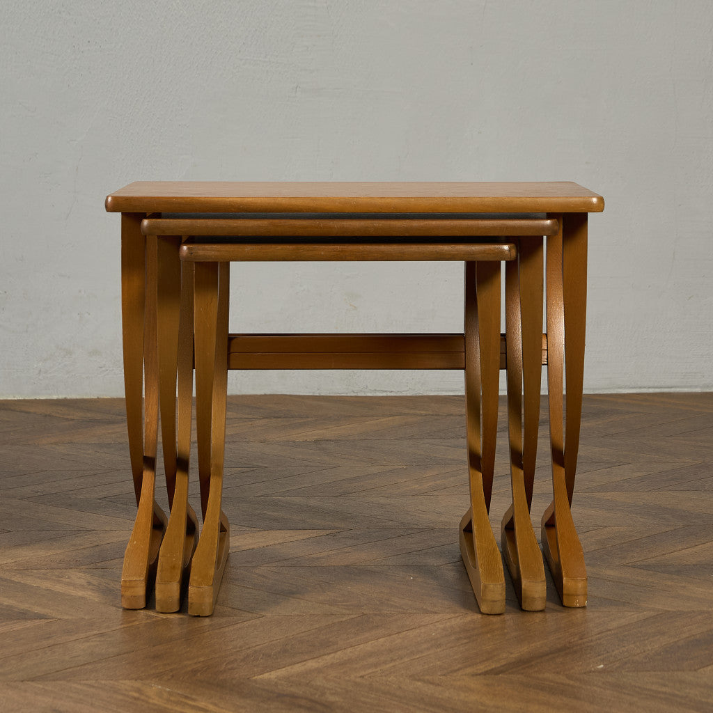 ネストテーブル