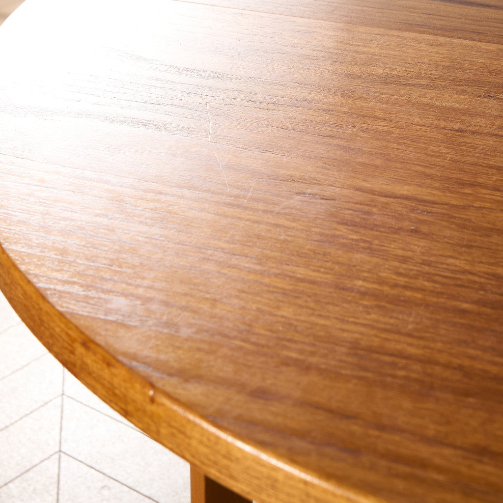 旧東ドイツ ヴィンテージ ラウンド ダイニングテーブル #95593