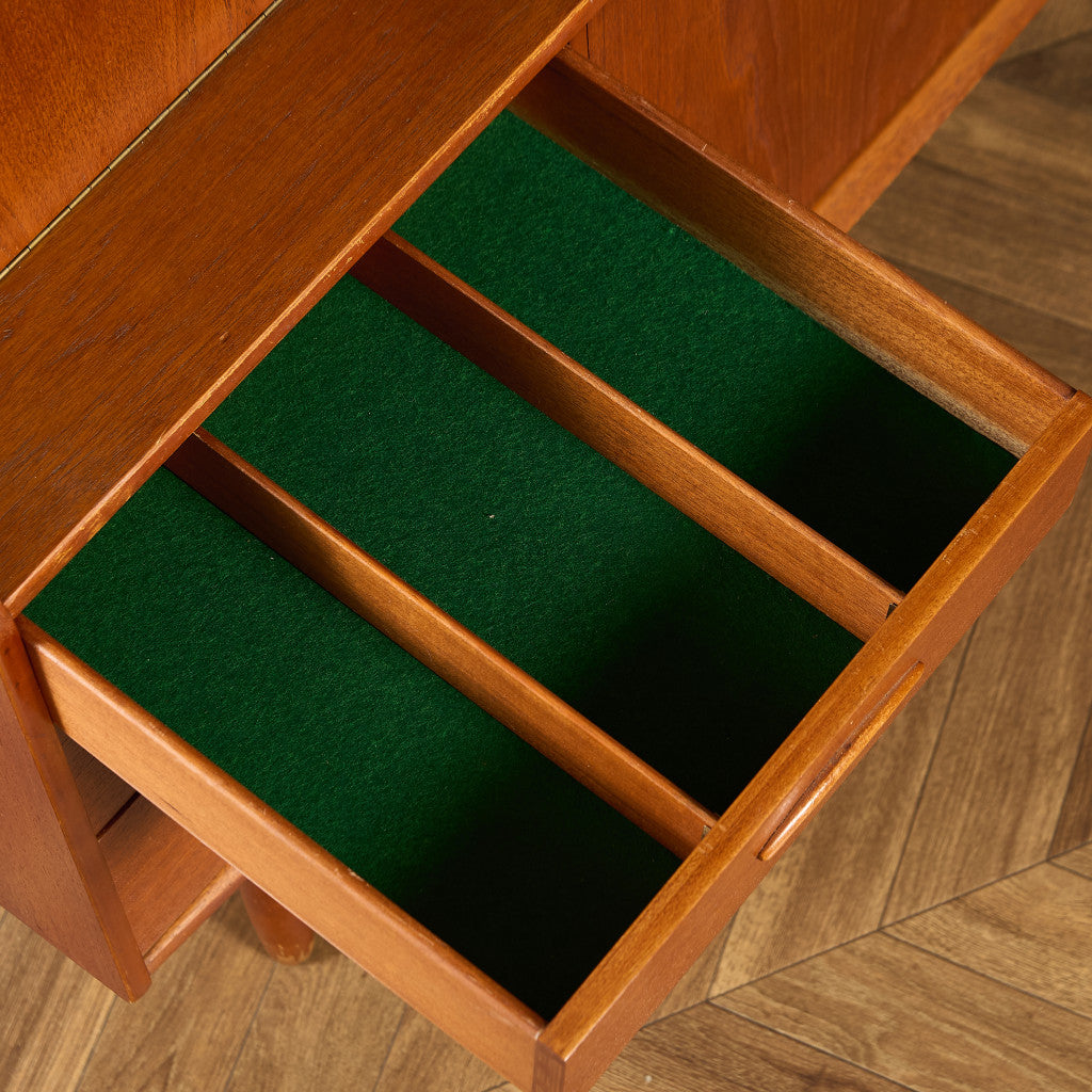 ヴィンテージ ハイ サイドボード