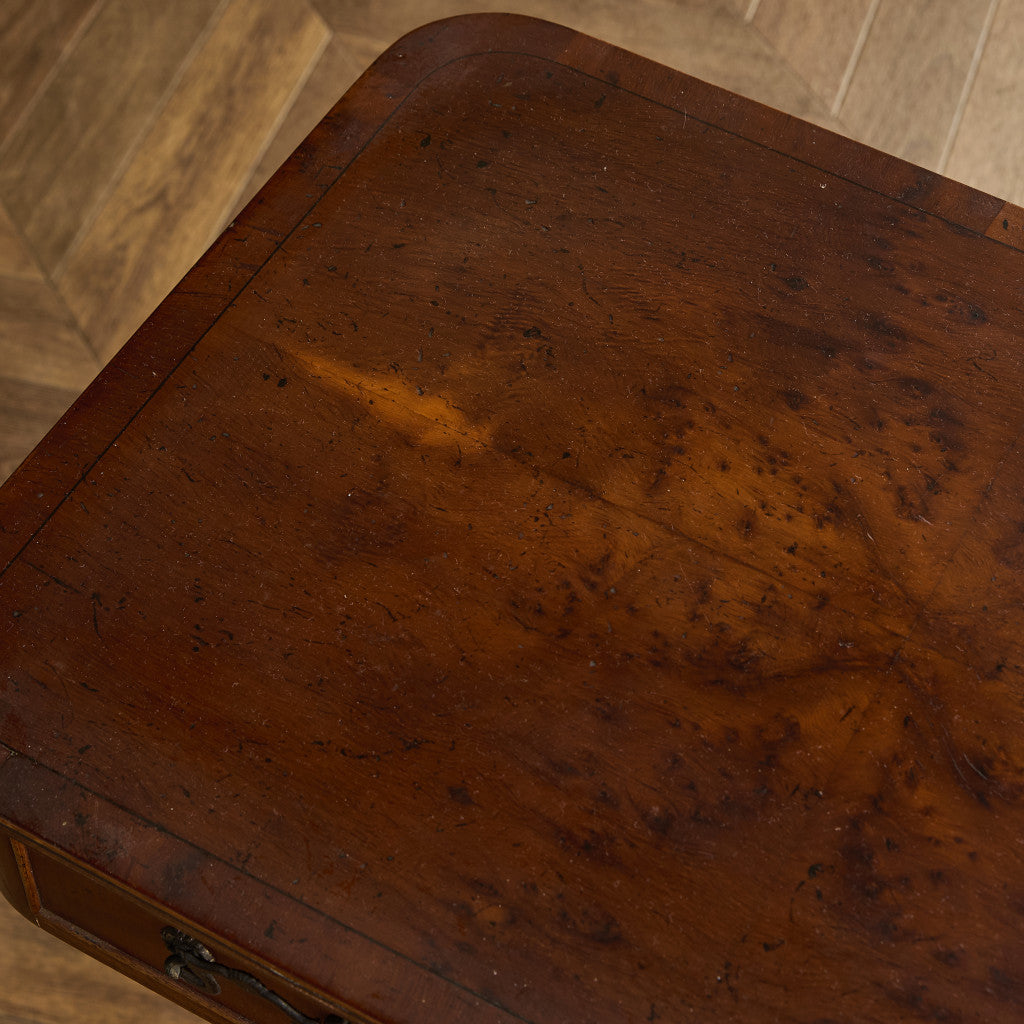 サイドテーブル