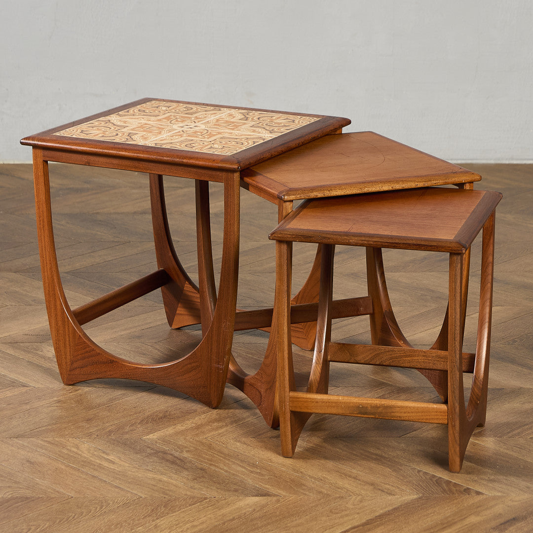 Astro タイルトップ ネストテーブル