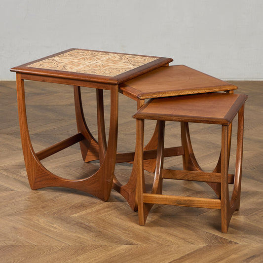 Astro タイルトップ ネストテーブル