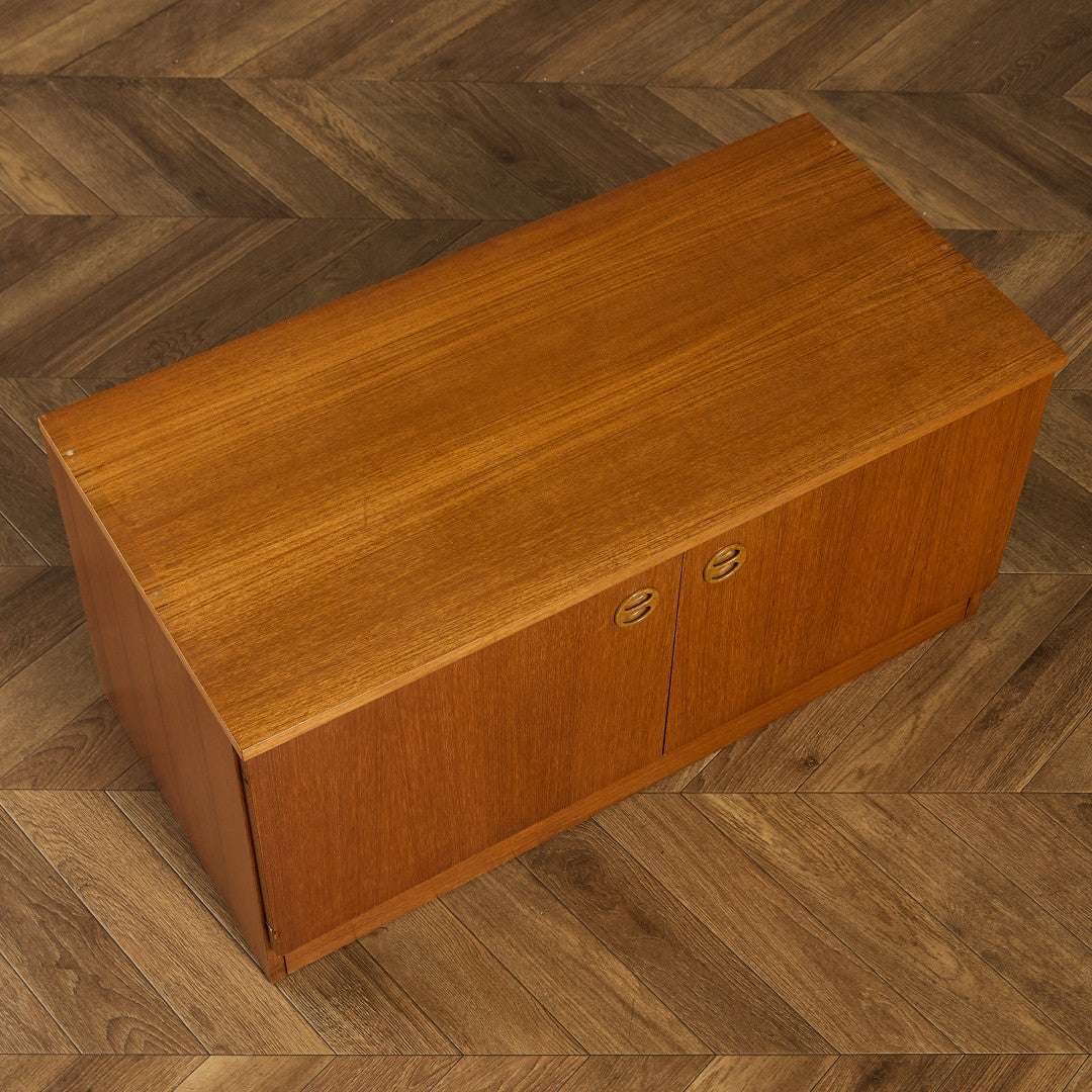 英国 ヴィンテージ キャビネット