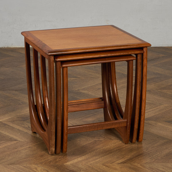 Astro ネストテーブル