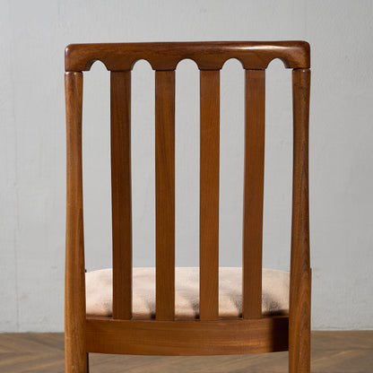 スラットバックチェア