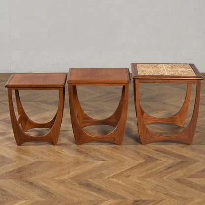 Astro タイルトップ ネストテーブル