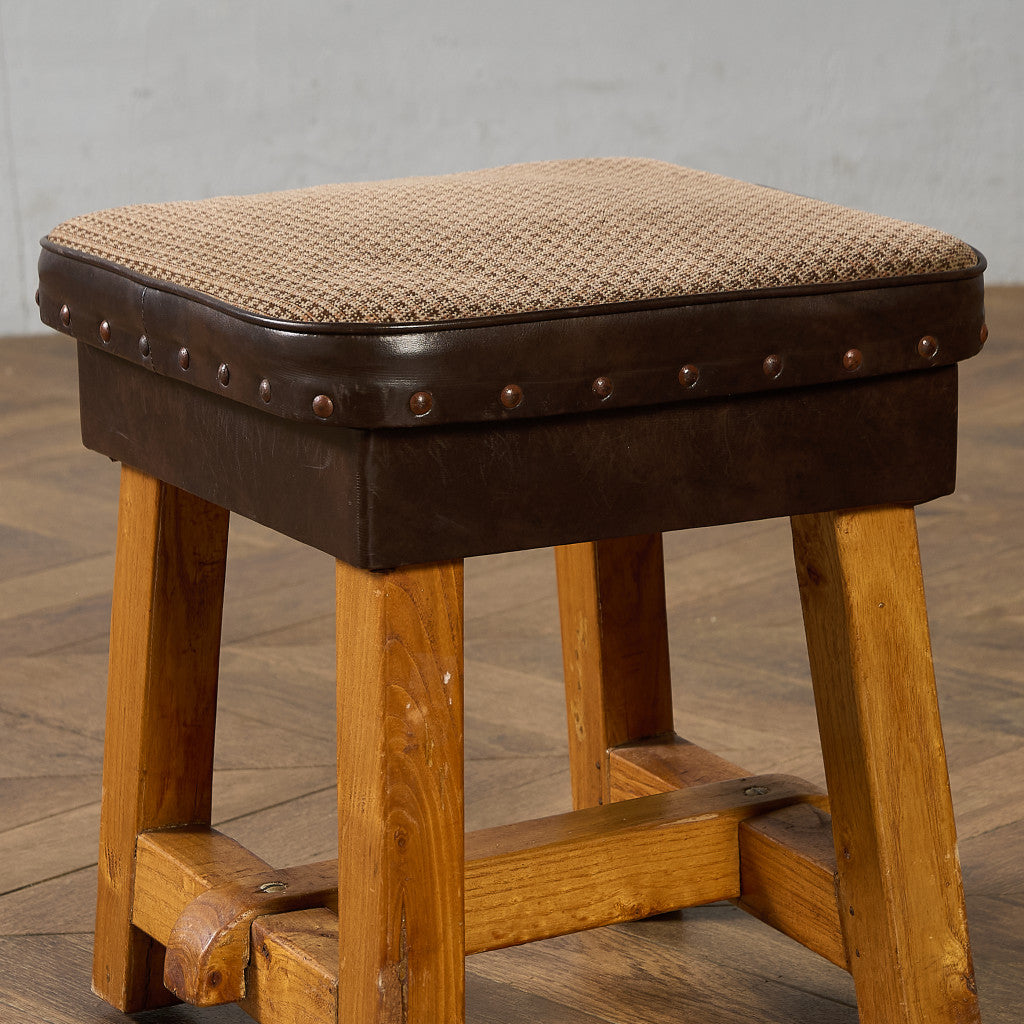 英国 クラシック スツール #96658 – camori ヴィンテージ家具・北欧