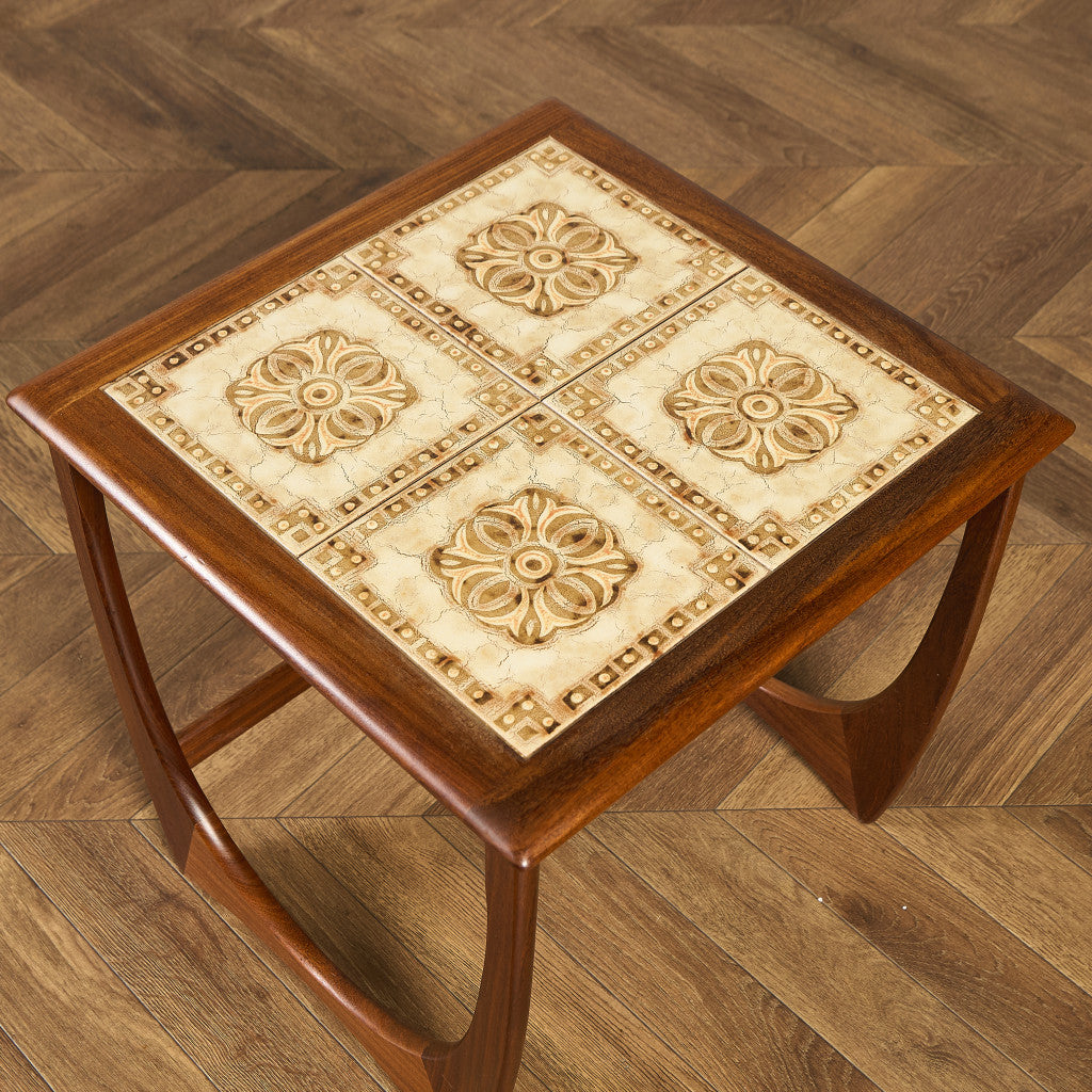 Astro セラミックタイルトップ ネストテーブル