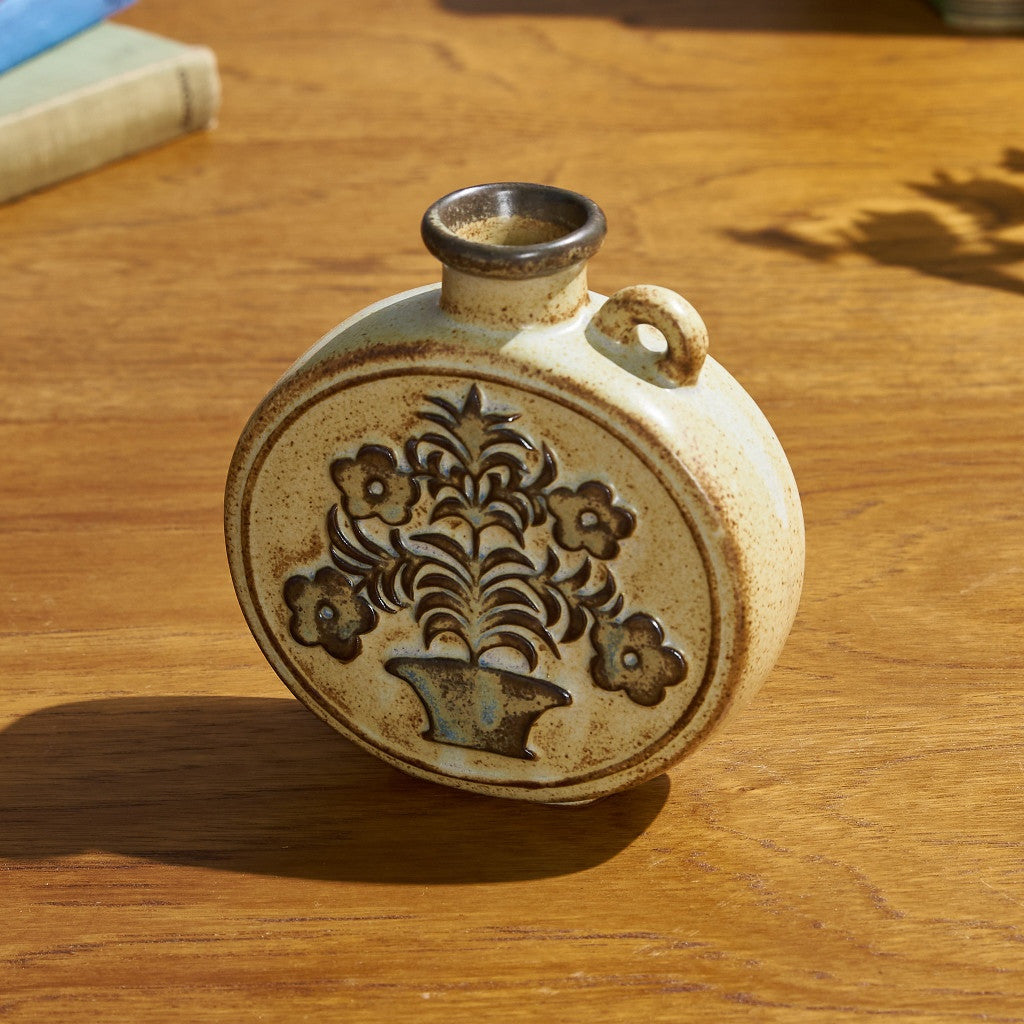 With a grip round Vase