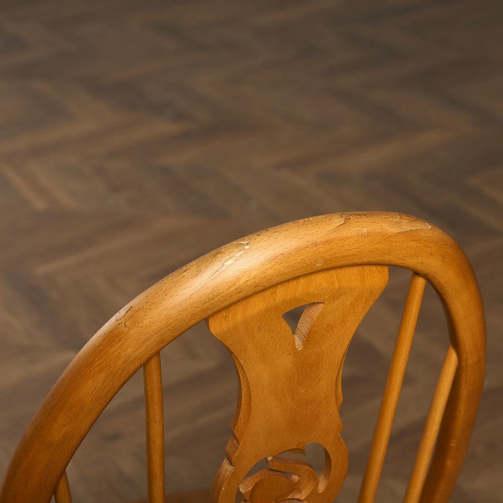 スワンバックチェア ラウンドゴールドラベル