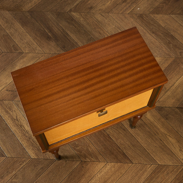 英国 ヴィンテージ ベッドサイドキャビネット