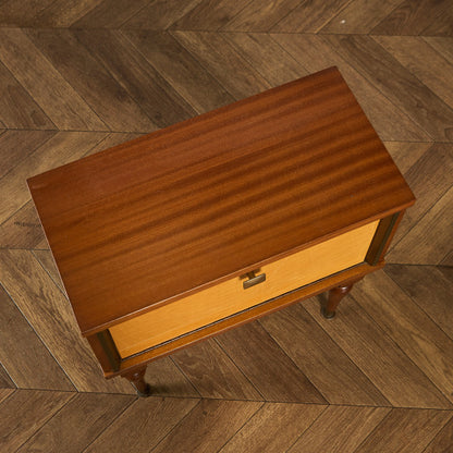 英国 ヴィンテージ ベッドサイドキャビネット