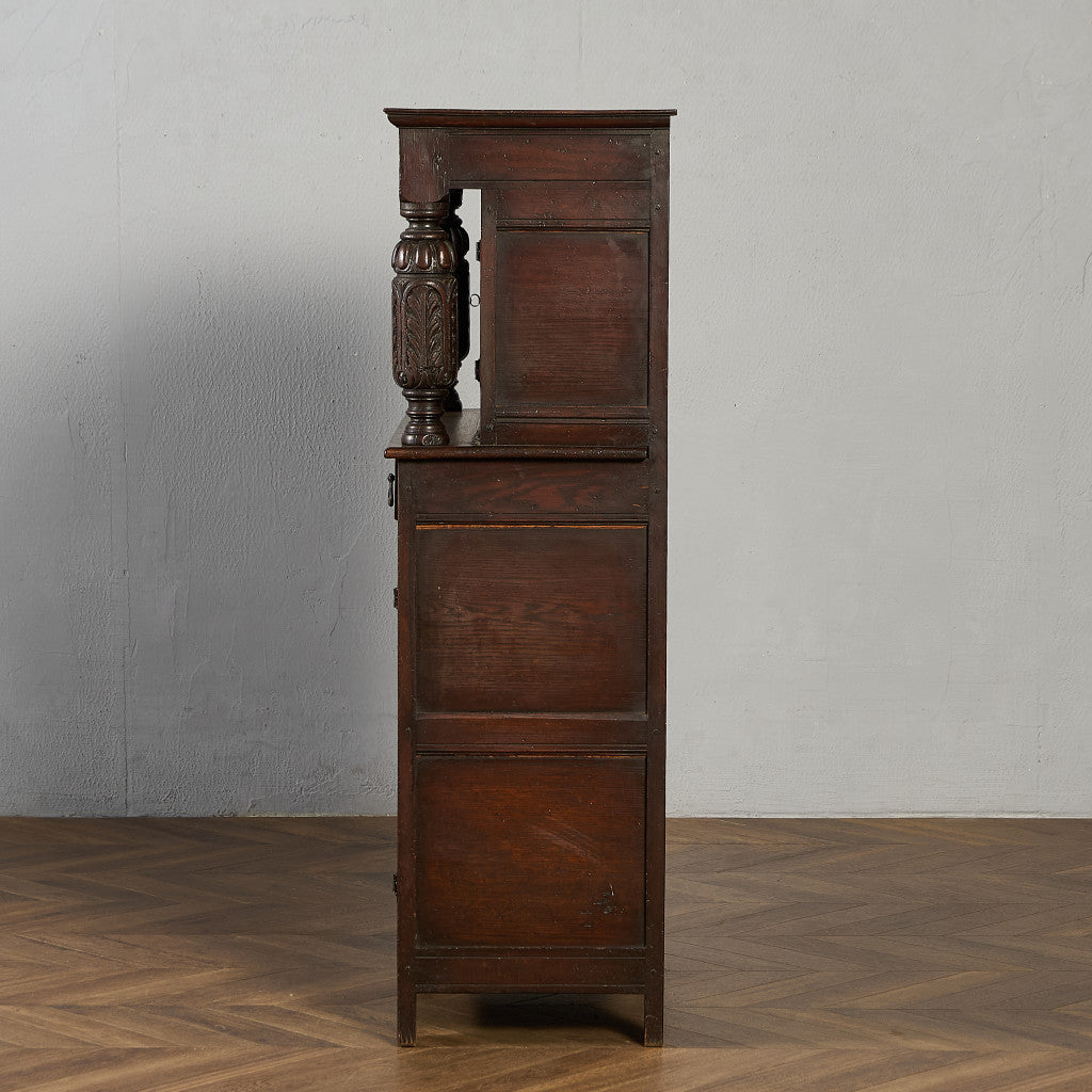 Alfred Allen コートカップボード